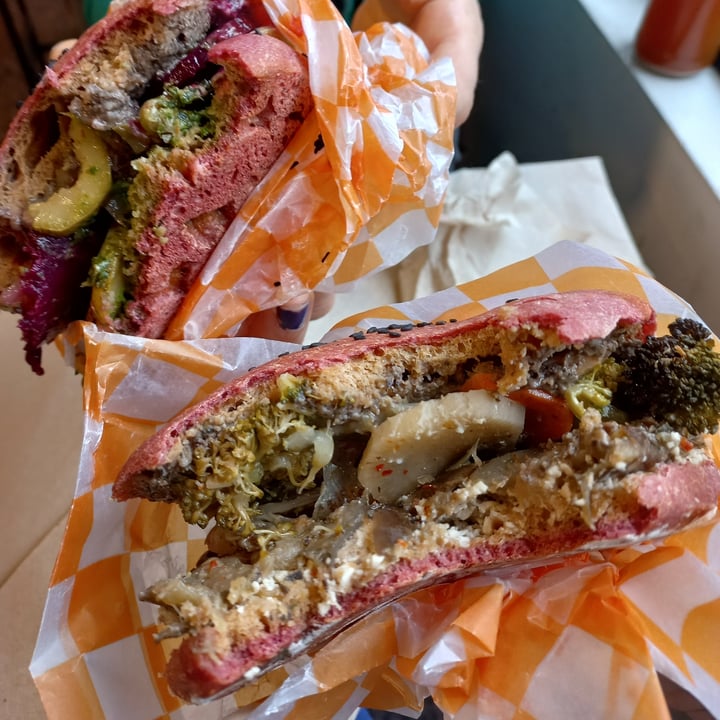 photo of La Manteca Negra Sandwich vegano shared by @solarrua on  25 Jun 2022 - review