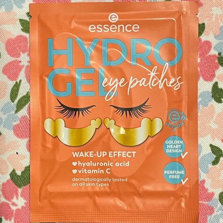 review photo of Essence hydro gel eye patches wake up effect shared by @sarahbracco on 17 Dec 2022 - review