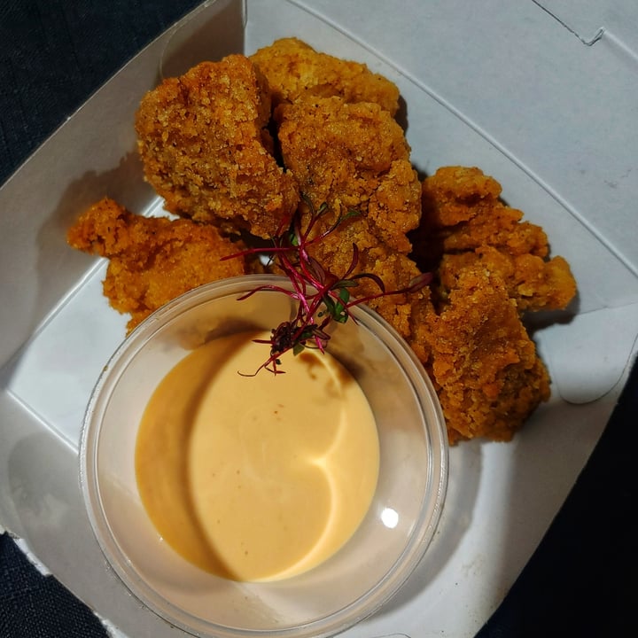 photo of The Vegan Chef Sandton Zingy Wings shared by @veganonthesavannah on  20 Sep 2022 - review
