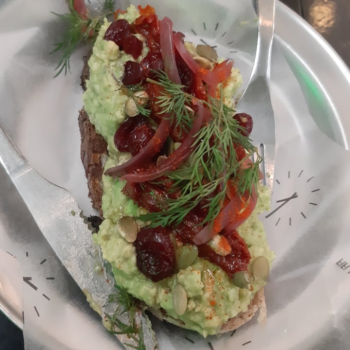 review photo of Fifi Almacén Avo Toast shared by @colobrusco on 11 Jul 2022 - review
