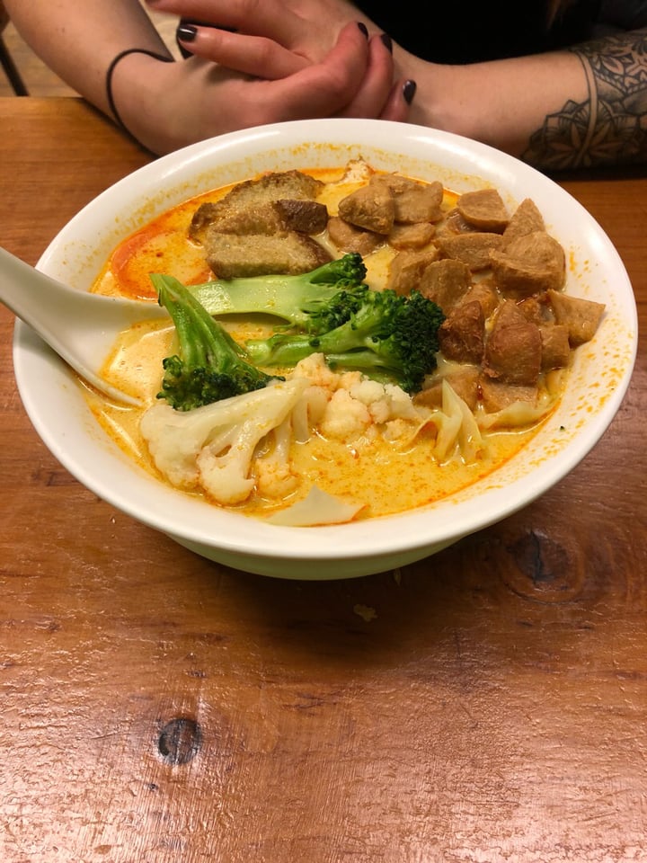 review photo of Aunty Mena's Vegetarian Restaurant & Cafe Chicken laksa shared by @kela on 04 Jan 2020 - review