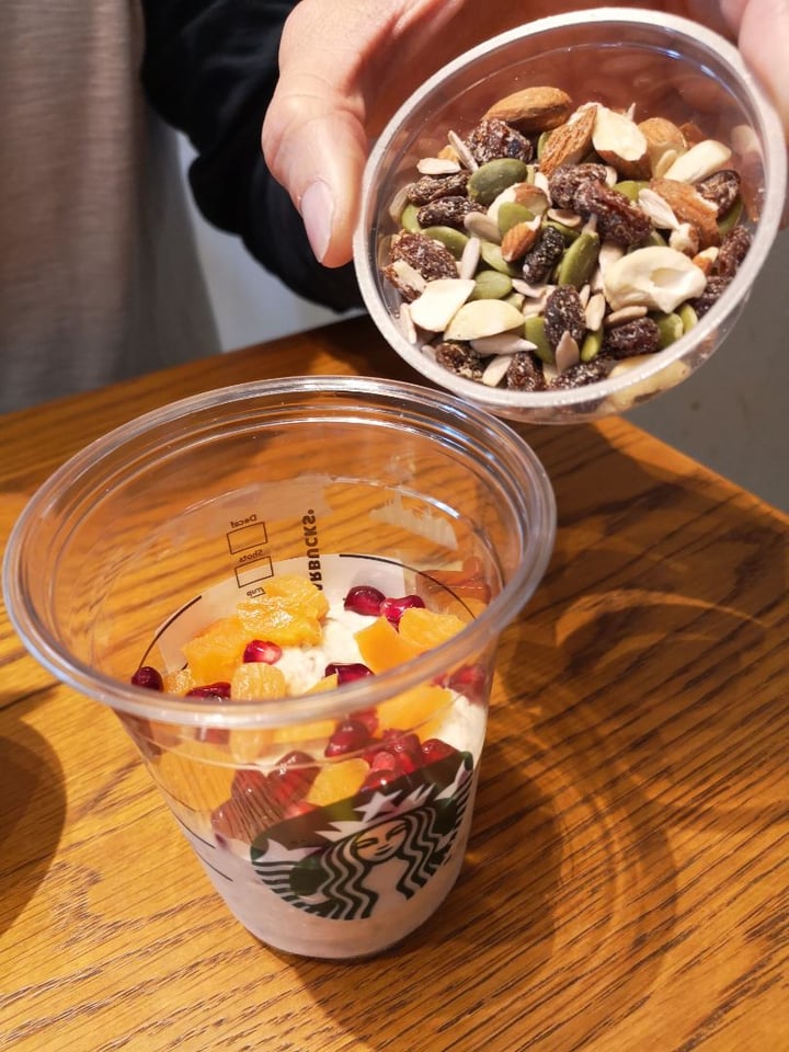 photo of Starbucks Overnight Oats (Vegan) shared by @charlenelee77 on  19 Jan 2020 - review