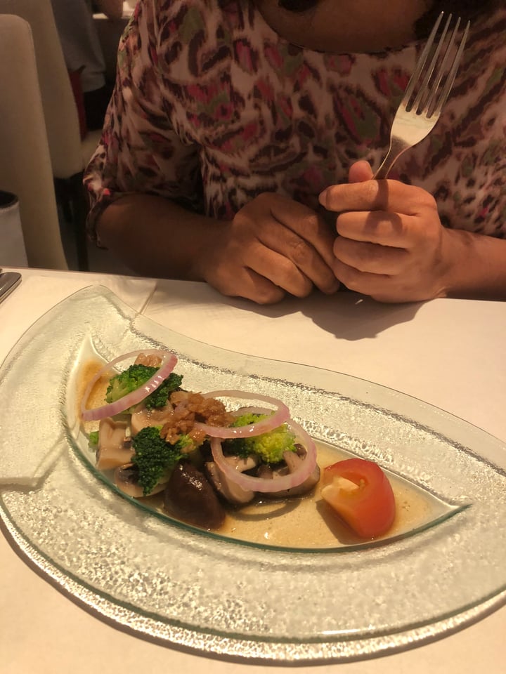 photo of SUFOOD Singapore Garlic Mushrooms with Vinaigrette Salad shared by @alyrauff on  09 Oct 2018 - review
