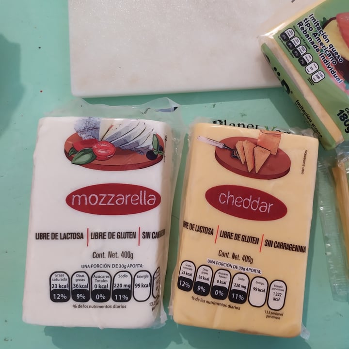 photo of Planet Vegan Mx Queso Mozzarella Bloque shared by @lovevegmx on  27 May 2020 - review