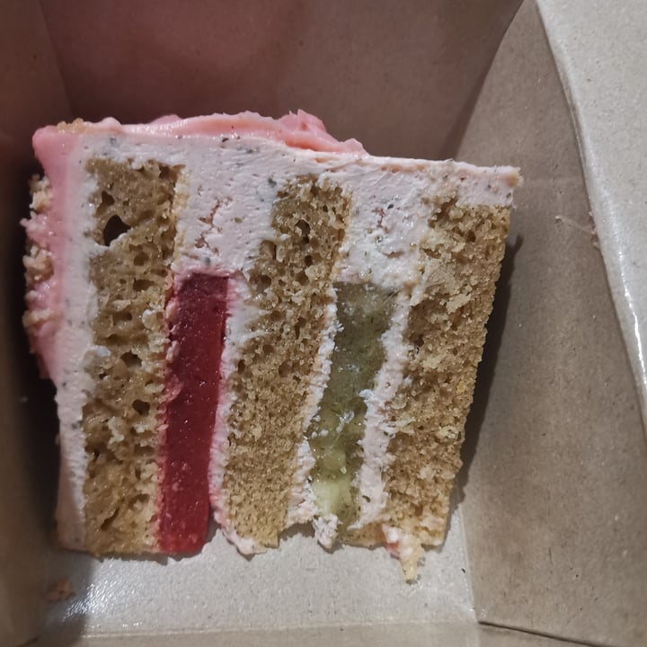 photo of Green Sushi Strawberry Mojito Cake shared by @lukasser on  08 Mar 2022 - review