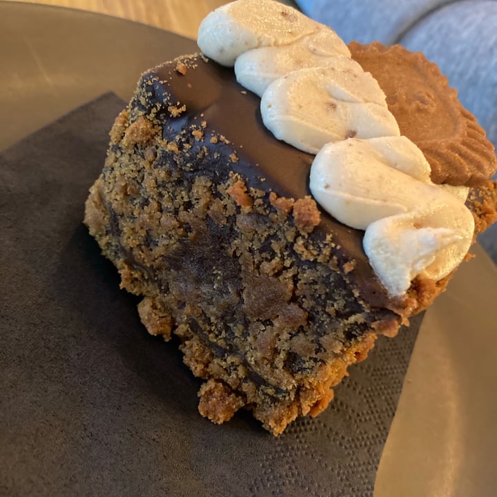 photo of Couch Lotus cake shared by @georgiagem13 on  27 May 2021 - review
