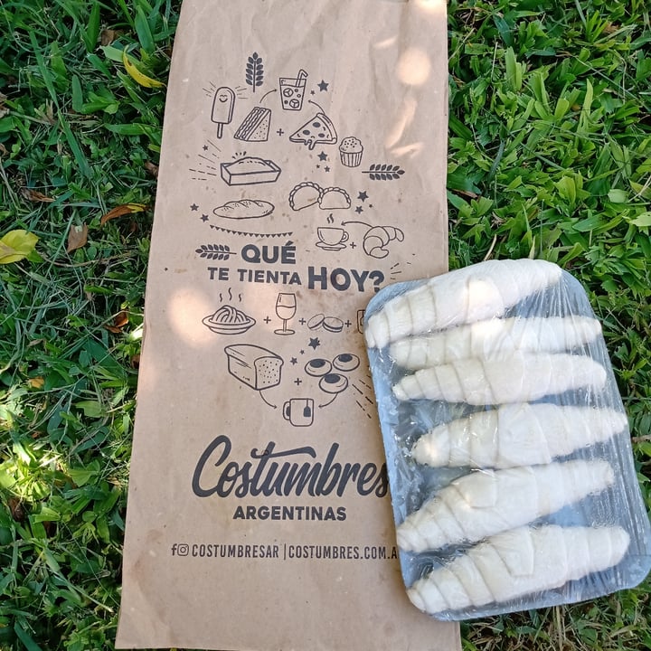 photo of Costumbres Argentinas Cornetto Vegano shared by @lau1307 on  07 Feb 2021 - review