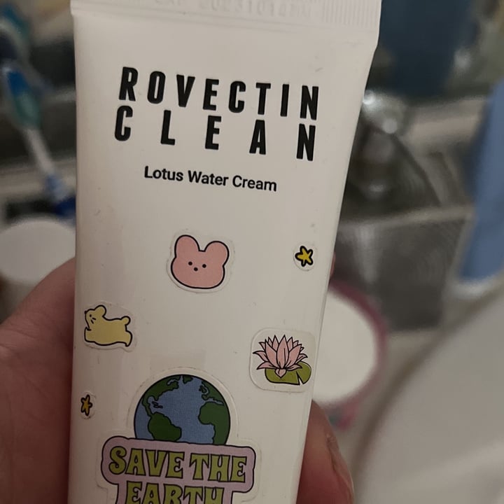 review photo of Rovectin Lotus Water Cream shared by @fariaanninha on 22 Apr 2022 - review