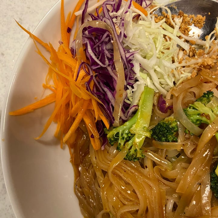 photo of Salaya Plant-Based Kitchen Pad Thai shared by @markinsocal on  19 Oct 2021 - review