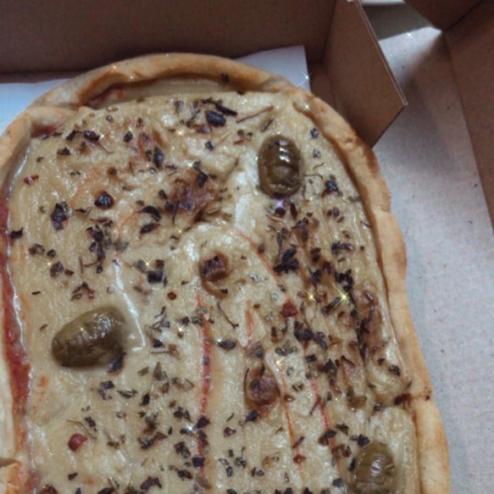 photo of Pizza Vegana pizza muzzanut shared by @vegankity on  18 Aug 2021 - review