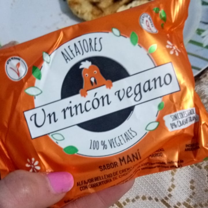 review photo of Un Rincón Vegano Alfajor de Maní shared by @venusenverbo on 16 Oct 2020 - review