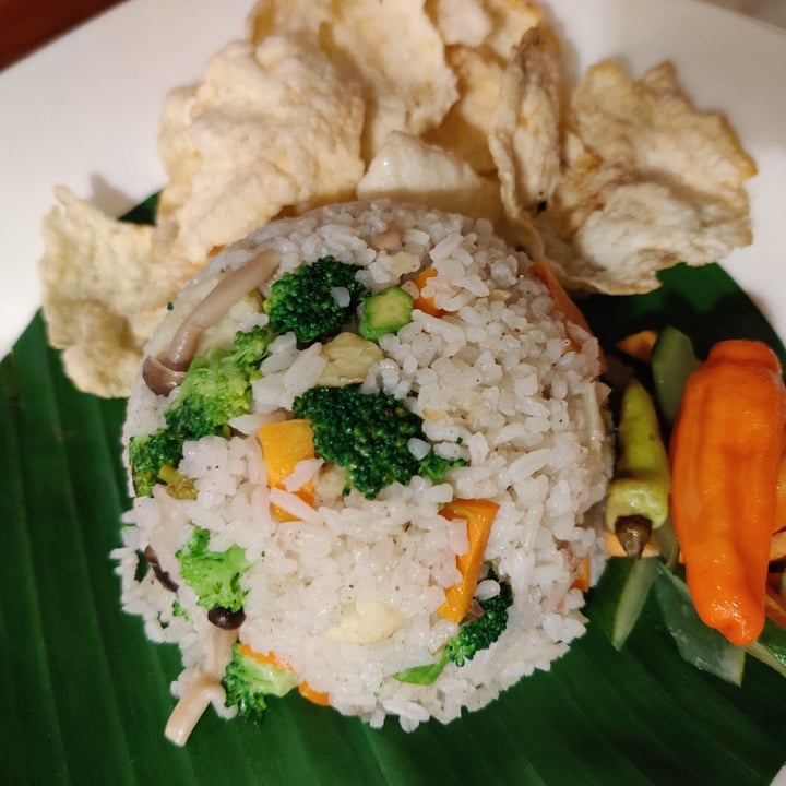 photo of JW Marriott Hotel Jakarta Nasi goreng vegetarian (No egg) shared by @fourdollars on  23 Jul 2022 - review