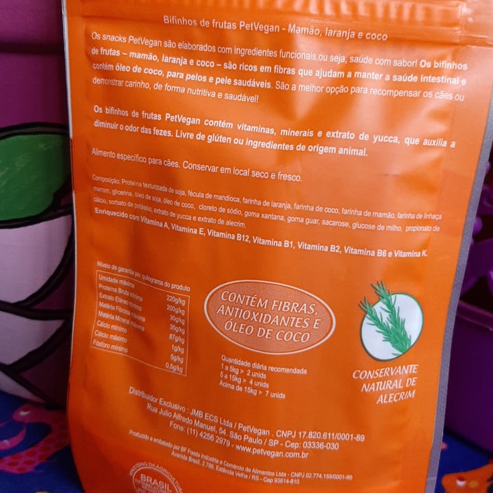 photo of Petvegan Petvevan bifinhos de  frutas sabor mamão, laranja e coco shared by @suelipacoutinho on  20 May 2022 - review