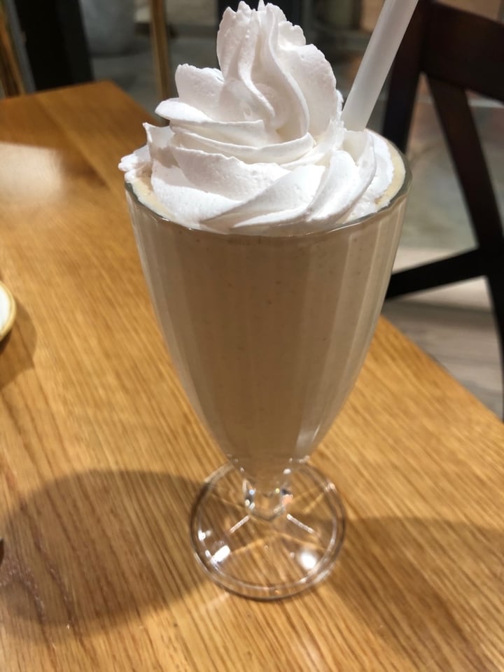 review photo of Kaylee's Eatery Banana Snickers Smoothie shared by @primax on 29 Apr 2020 - review