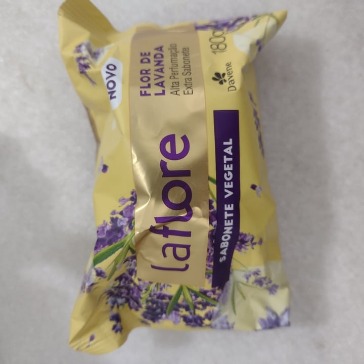 photo of La flore Sabonete Vegetal Flor De Lavanda shared by @vanveg on  24 Apr 2022 - review