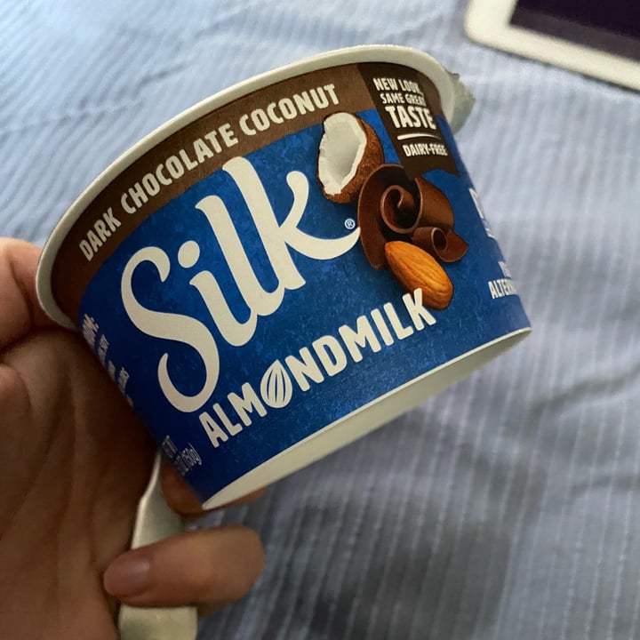 photo of Silk Almondmilk Coconut Chocolate Yogurt Alternative shared by @polilla on  12 Jun 2022 - review
