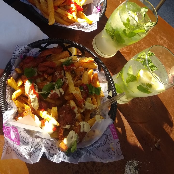 photo of Lado V Nuggets con salsa tártara y papas fritas shared by @agosrobles on  14 Sep 2021 - review