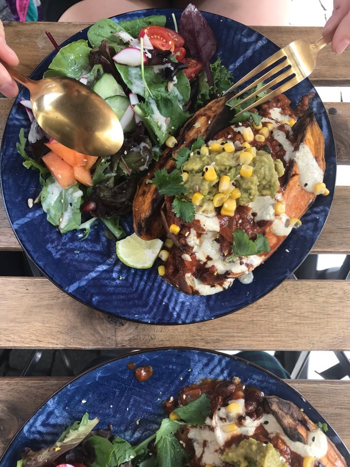 review photo of Life Bar Buddha Bowl shared by @bloemloete on 09 Aug 2019 - review