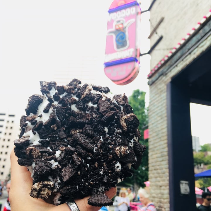 photo of Voodoo Doughnut Oreo Cookie Donut shared by @amz8893 on  10 Nov 2020 - review