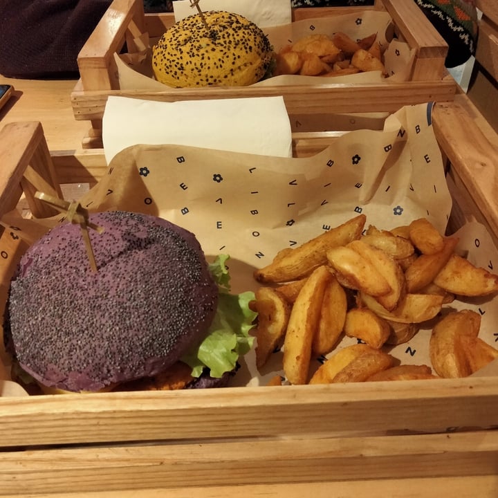 photo of Flower Burger Cheesy Cecio shared by @giuliamensi on  01 Jan 2022 - review