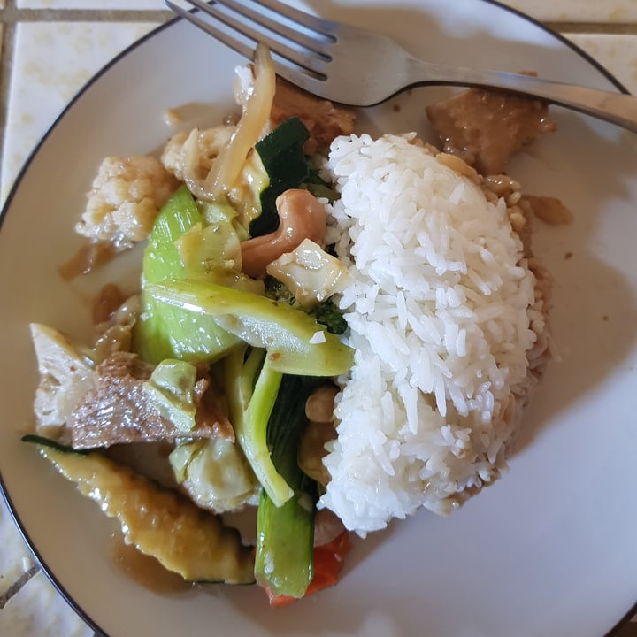 photo of TNK Vegan Cafe Cashew Chicken shared by @sofihuasteca on  03 Jul 2020 - review