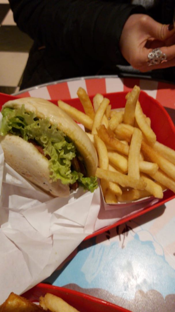 review photo of Sierra Nevada - Hamburguesas y Malteadas Beyond shared by @veggienabogota on 05 Nov 2019 - review