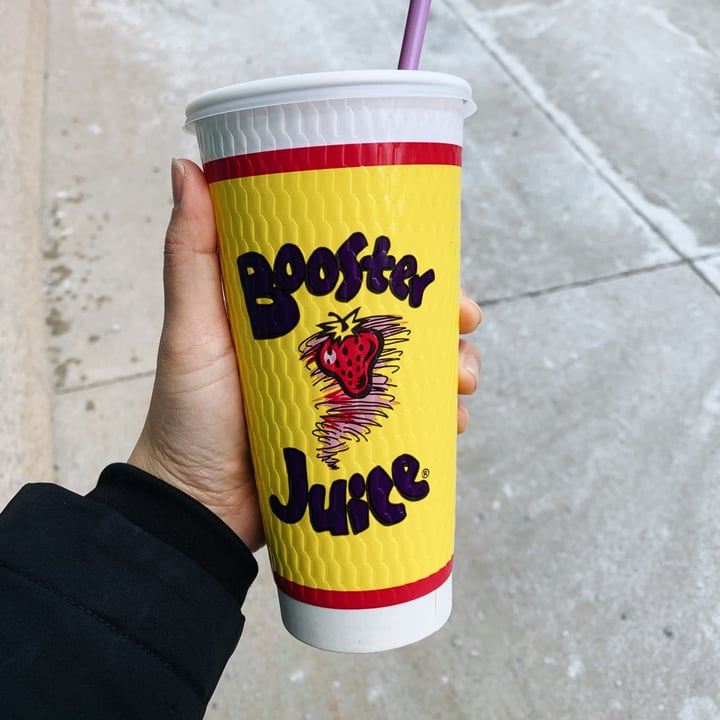review photo of Booster Juice Berry Cream Sensation (veganized) shared by @lilplantedvegan on 15 Dec 2020 - review