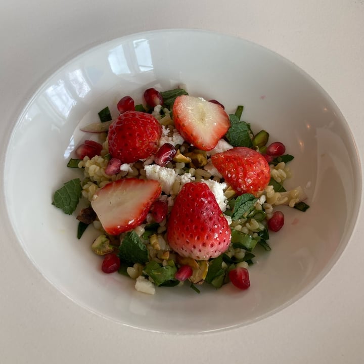 photo of Artemis Grill Freekeh & Strawberry Salad shared by @claradead on  11 Dec 2021 - review