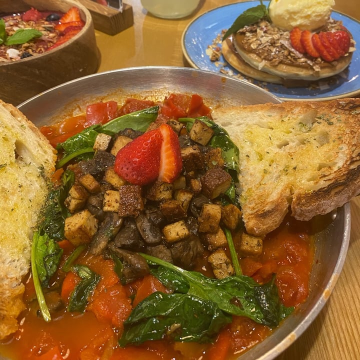 review photo of Zenith Brunch & Cocktails - Madrid Vegan Shakshuka shared by @goudieeiduog on 13 Oct 2022 - review