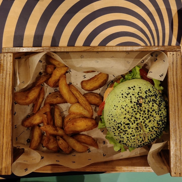 photo of Flower Burger Jungle burger shared by @vegangio on  14 Dec 2021 - review
