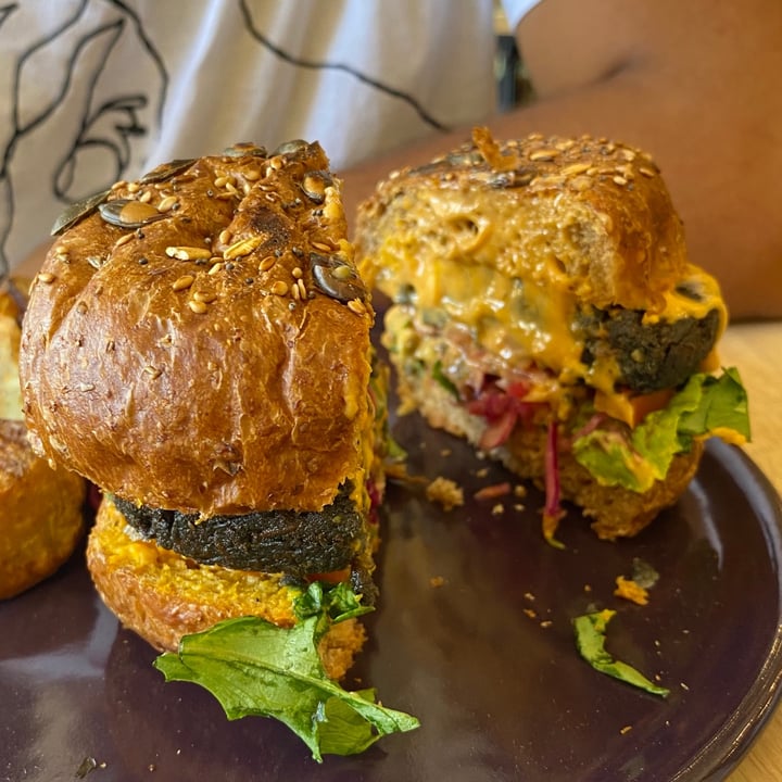 photo of Lexi's Healthy Eatery Charcoal Burger shared by @greengabby on  25 Jan 2021 - review
