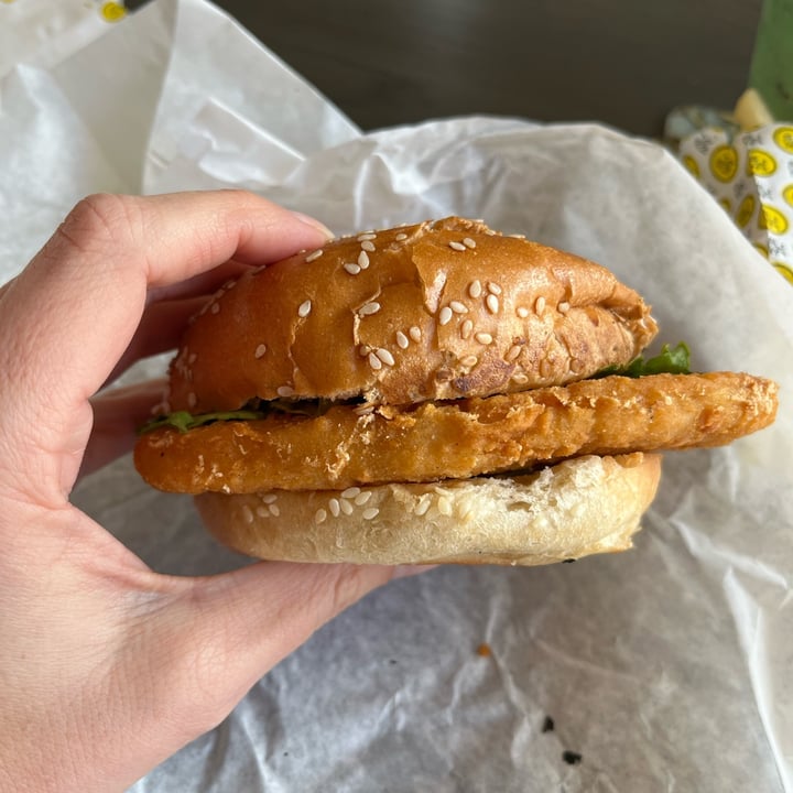 review photo of STALK & SPADE Crispy Chick'n Original Sandwich shared by @dianna on 03 Apr 2022 - review
