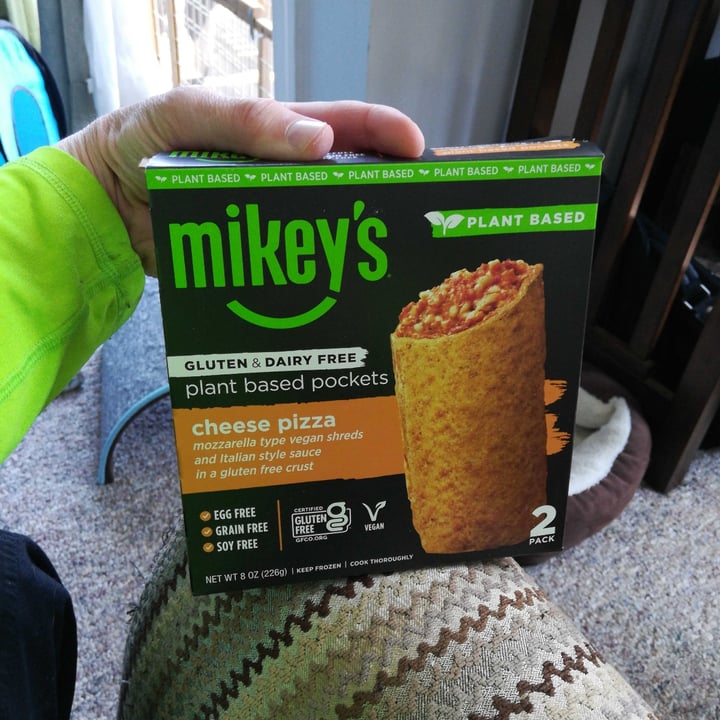 photo of Mikey’s Cheese pizza pockets shared by @slimemoldramen on  24 Apr 2022 - review