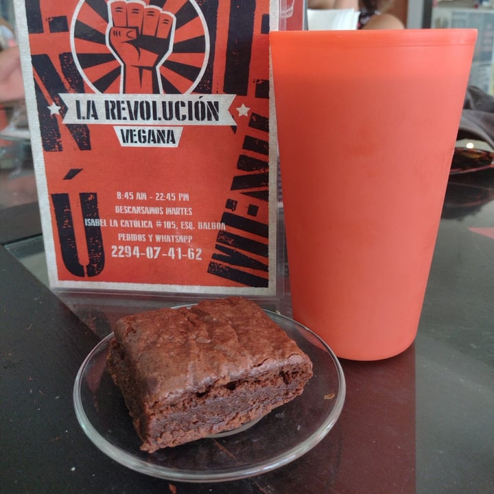 photo of La Revolucion Vegana Brownie De La Abuela shared by @zurisadaimeza on  29 May 2022 - review