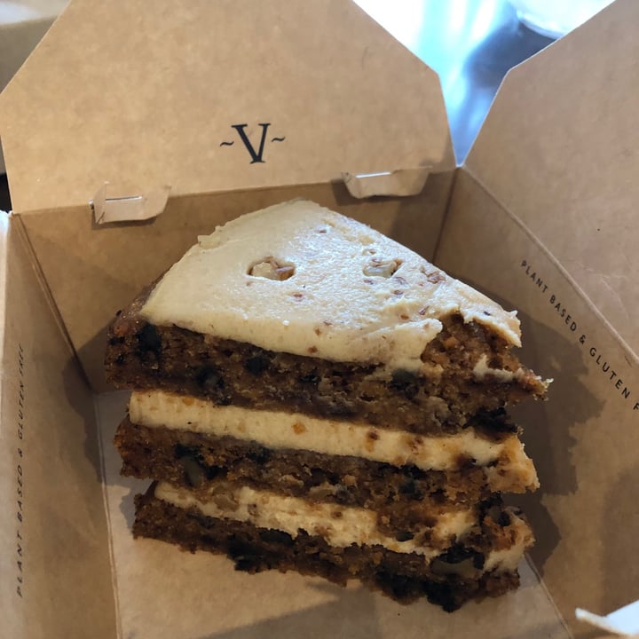 photo of Let it V - Vegan Sushi Carrot cake shared by @juliaarena on  20 Aug 2021 - review