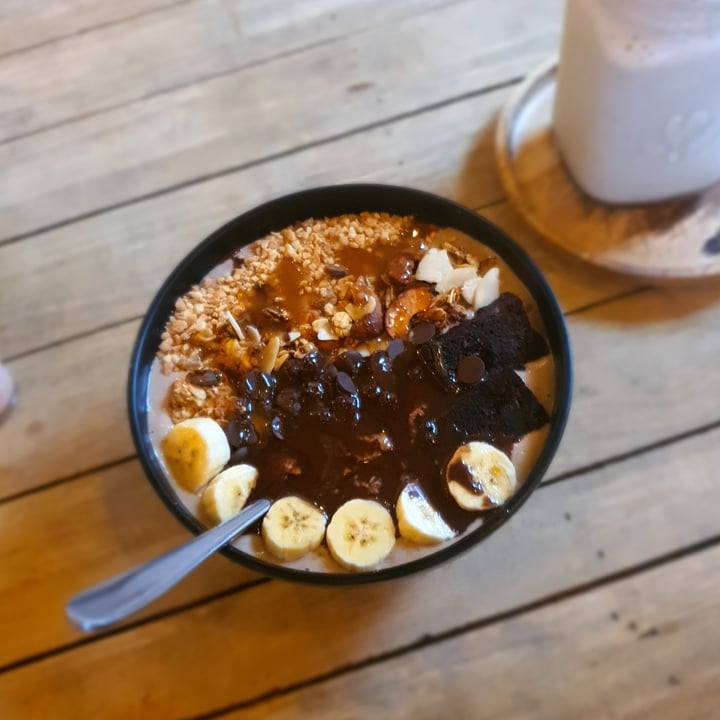 review photo of EAT.CO - Eat Consciously Peanutbutter & chocolate smoothie bowl shared by @paulhaensel on 17 Aug 2020 - review