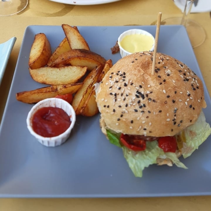 photo of Buddy Italian Restaurant Cafè Vegan Burger shared by @tastyveg on  14 May 2021 - review
