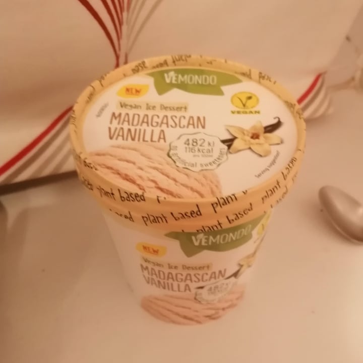 review photo of Vemondo Vegan Ice Dessert. Madagascan Vanilla shared by @nutrititionalbeast on 20 Feb 2022 - review
