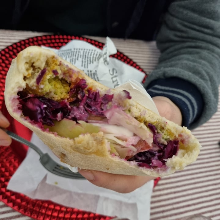 photo of Atomic Falafel Panino Pita Con Falafel shared by @mariascacchetti on  11 Dec 2021 - review