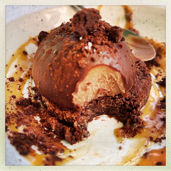 photo of Restaurant Tendresse Chocolate Ball shared by @flaviamajlis on  07 Jan 2022 - review