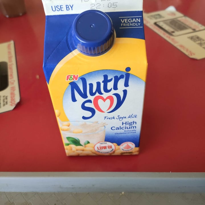 review photo of F&N Nutrisoy Fresh Soya Milk shared by @jiawei on 26 Jan 2022 - review