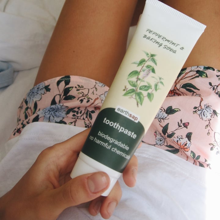 review photo of Earthsap Peppermint and Baking Soda Toothpaste shared by @caitlingarvs on 30 Jul 2020 - review
