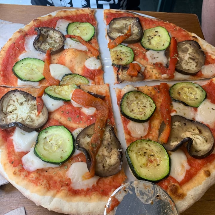 photo of BREW WILD PIZZA BAR pizza Veggie shared by @helenpfuertes on  21 Apr 2022 - review