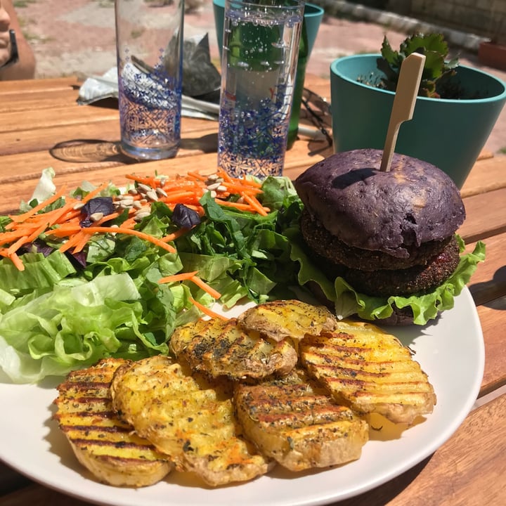 photo of Alâka cafe restaurant Veggie burger shared by @annbience on  30 Jun 2022 - review