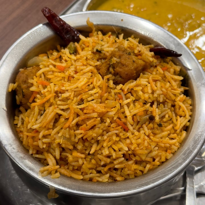 review photo of Madura's Vilas Mock Chicken Dum Briyani shared by @vegan-ravana on 12 Dec 2022 - review