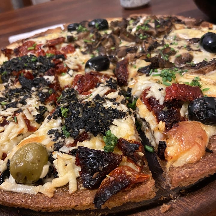 photo of Roots Pizza Pizza De Hongos shared by @lunatika on  28 Nov 2020 - review