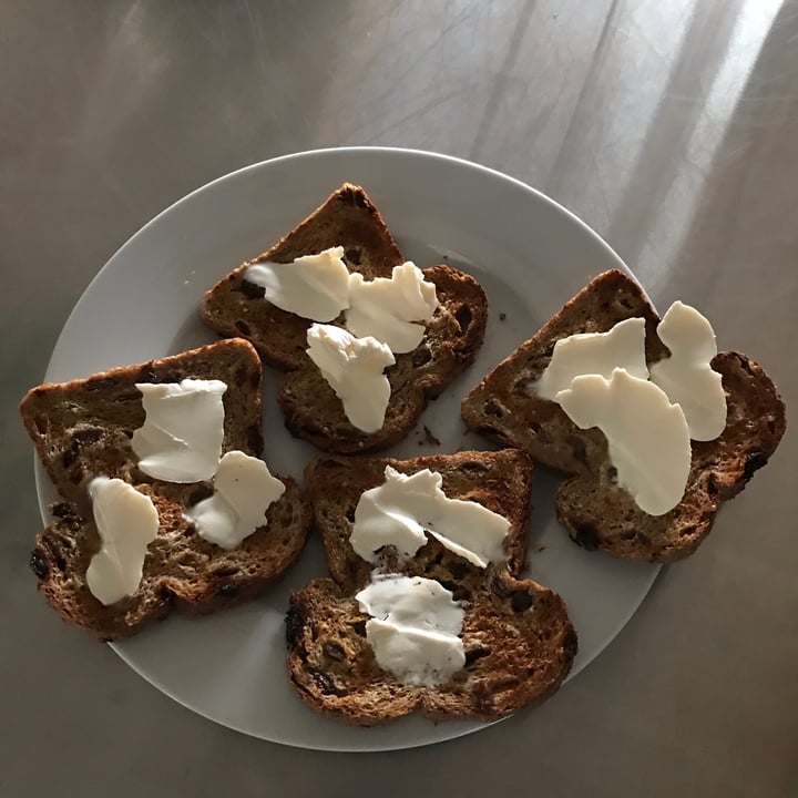 photo of Ezekiel ORGANIC FLOURLESS SPROUTED GRAIN BREAD shared by @glenveganbaker on  15 Sep 2021 - review