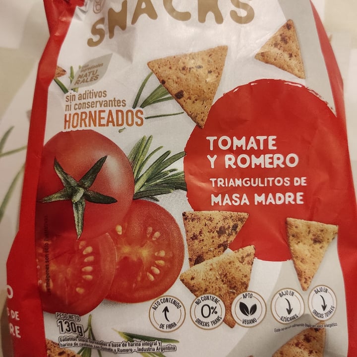 photo of Almadre Triangulitos De Masa Madre Sabor Tomate Y Romero shared by @manosdehadas70 on  12 Sep 2022 - review