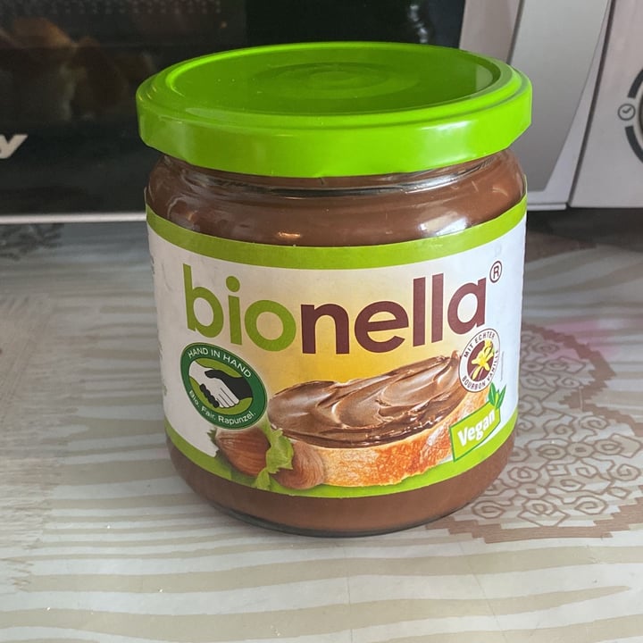 photo of Bionella Bionella Chocolate Spread Nuss-Nougat-Creme shared by @alessiaj on  02 Apr 2022 - review