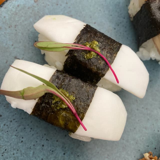 Photo of the dish “Sushi com coco verde”
